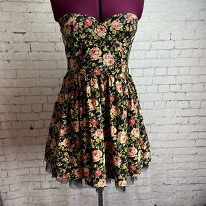 Sans Souci size medium strapless floral mini dress